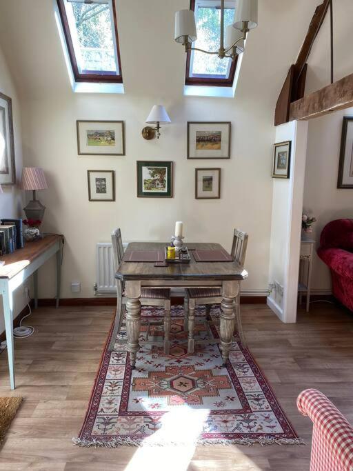 The Grooms Loft Self Contained Apartment Milton Abbas Buitenkant foto