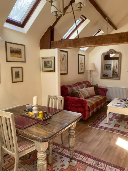 The Grooms Loft Self Contained Apartment Milton Abbas Buitenkant foto
